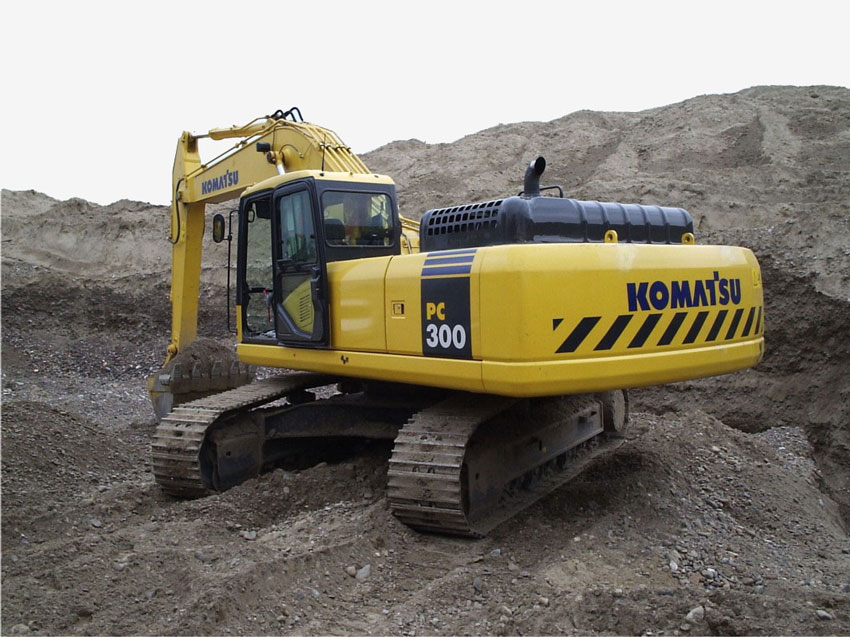 Excellent characteristics and profitable differences of excavators Komatsu PC300 and PC400